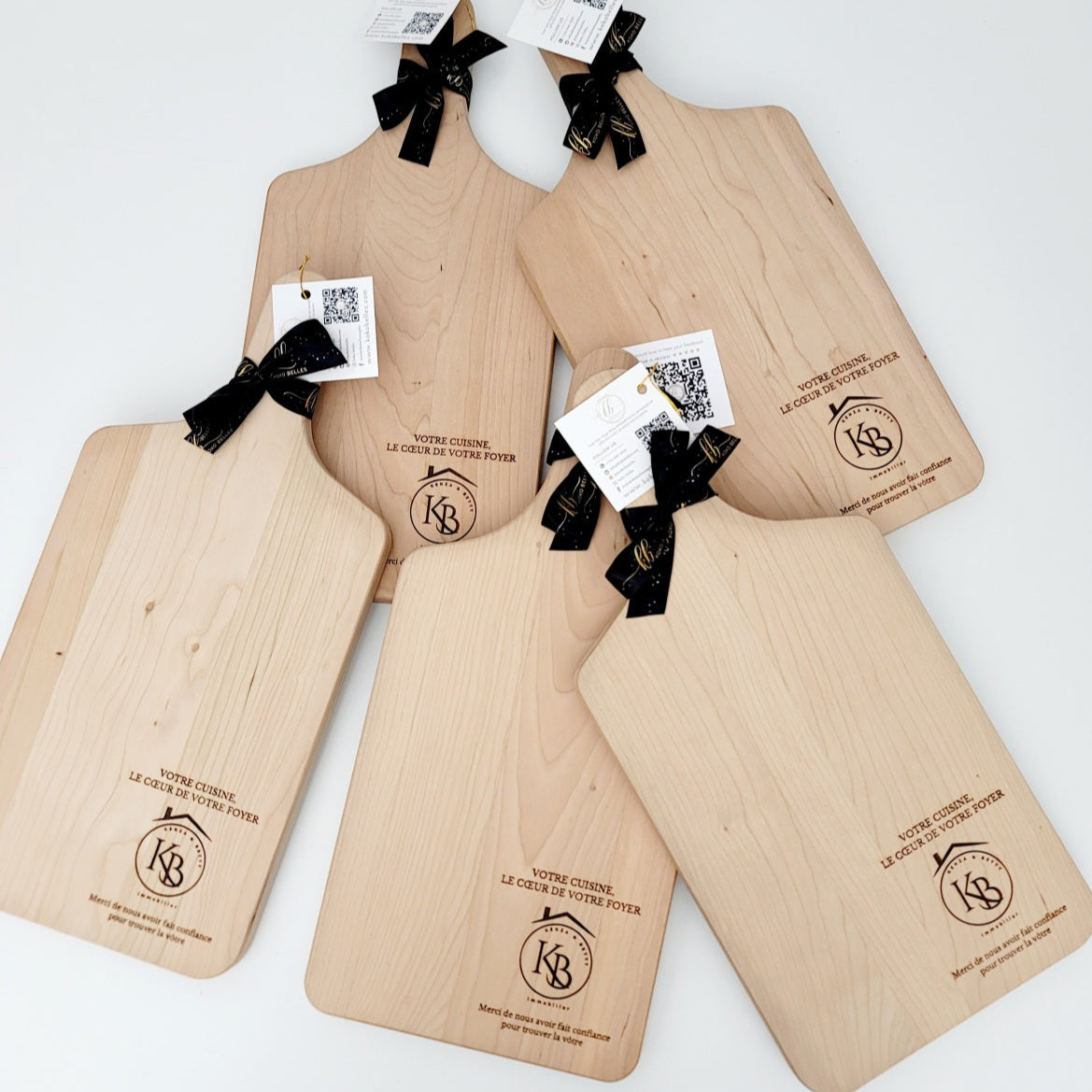 personalized cutting boards with custom engravings, perfect for weddings, housewarmings, anniversaries and corporate orders