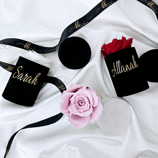 Give the gift of an everlasting bloom. This single preserved rose comes in a plush velvet box—romantic, refined, unforgettable.