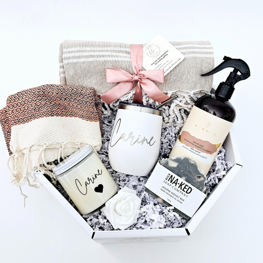 The perfect home-loving gift set! Includes a cozy throw, fragrant soy candle, personalized wine tumbler, stylish kitchen towel, and luxurious linen towel. Ideal for Mother's Day, gifts for her, and housewarmings.